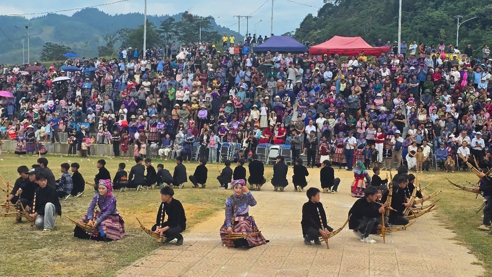 Vì một miền quê đáng sống: Sín Chéng mùa vàng ngân vang tiếng khèn - Ảnh 2. Vì một miền quê đáng sống: Sín Chéng mùa vàng ngân vang tiếng khèn - Ảnh 2.