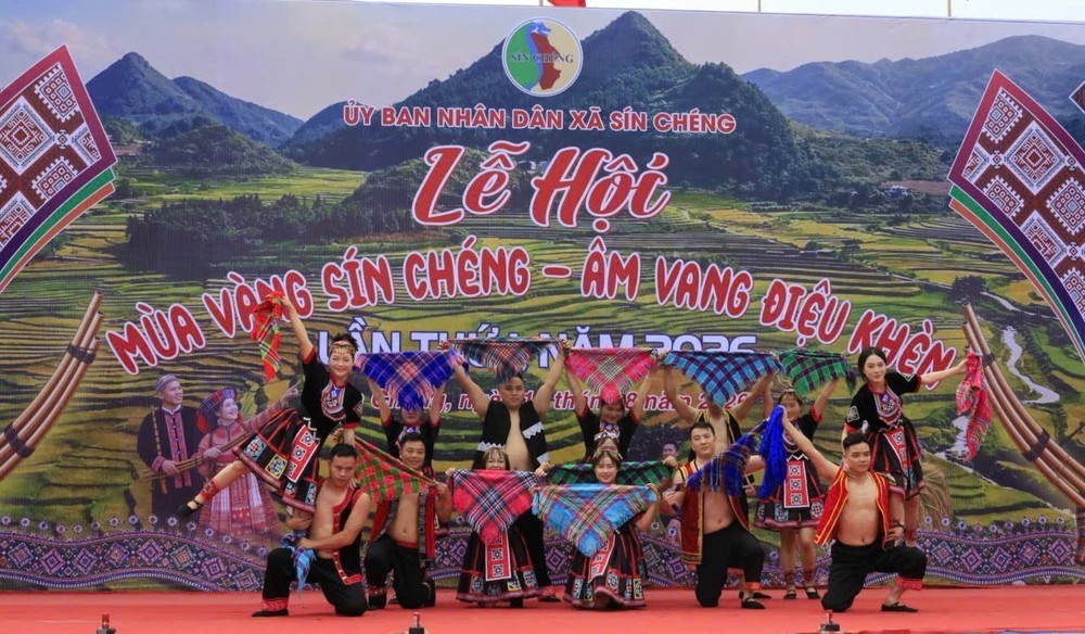 Vì một miền quê đáng sống: Sín Chéng mùa vàng ngân vang tiếng khèn - Ảnh 3. Vì một miền quê đáng sống: Sín Chéng mùa vàng ngân vang tiếng khèn - Ảnh 3.