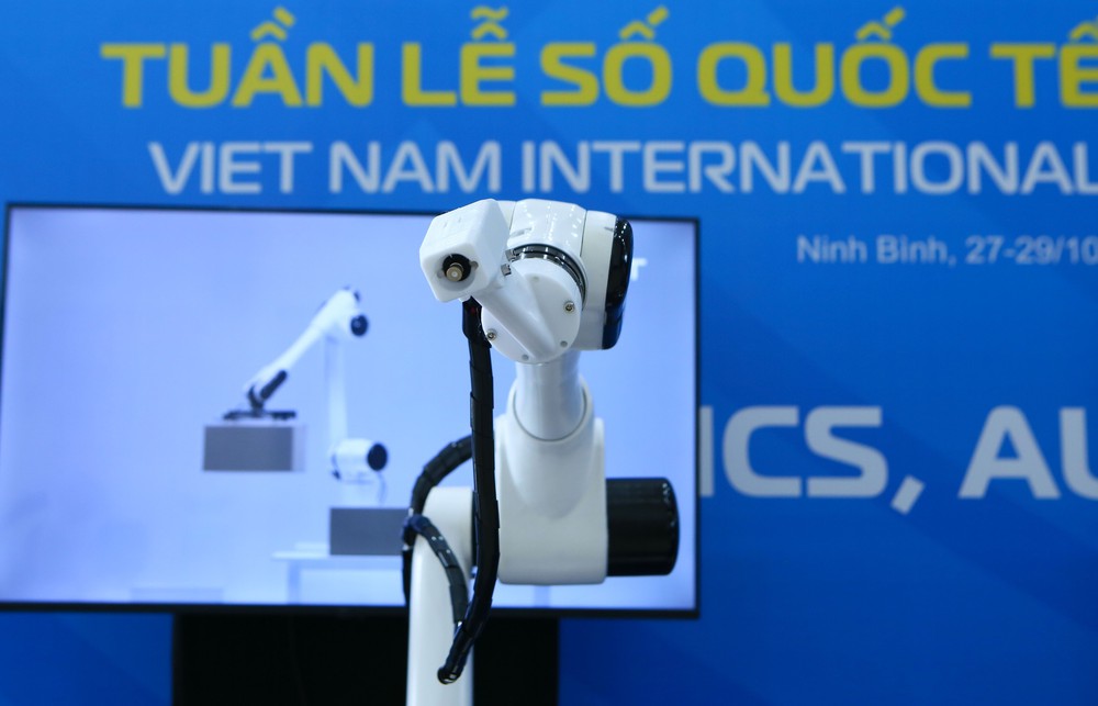 Hà Nội thử nghiệm xe buýt tự hành, robotaxi và robot giao hàng - Ảnh 3. Hà Nội thử nghiệm xe buýt tự hành, robotaxi và robot giao hàng - Ảnh 3.