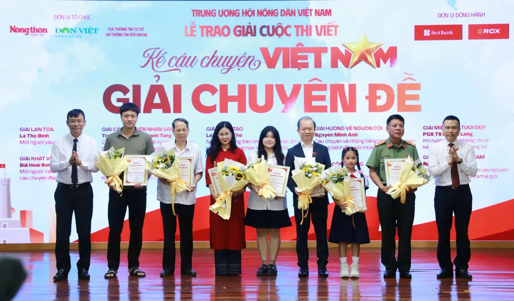 Viết về khát vọng đưa âm nhạc Việt vươn ra thế giới, ca sĩ Tùng Dương lần đầu đoạt giải tại cuộc thi viết - Ảnh 5.