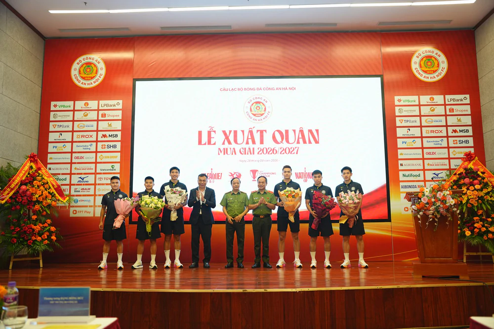 CLB Công an Hà Nội xuất quân, hướng tới mùa giải lịch sử ở 5 đấu trường - Ảnh 1. CLB Công an Hà Nội xuất quân, hướng tới mùa giải lịch sử ở 5 đấu trường - Ảnh 1.
