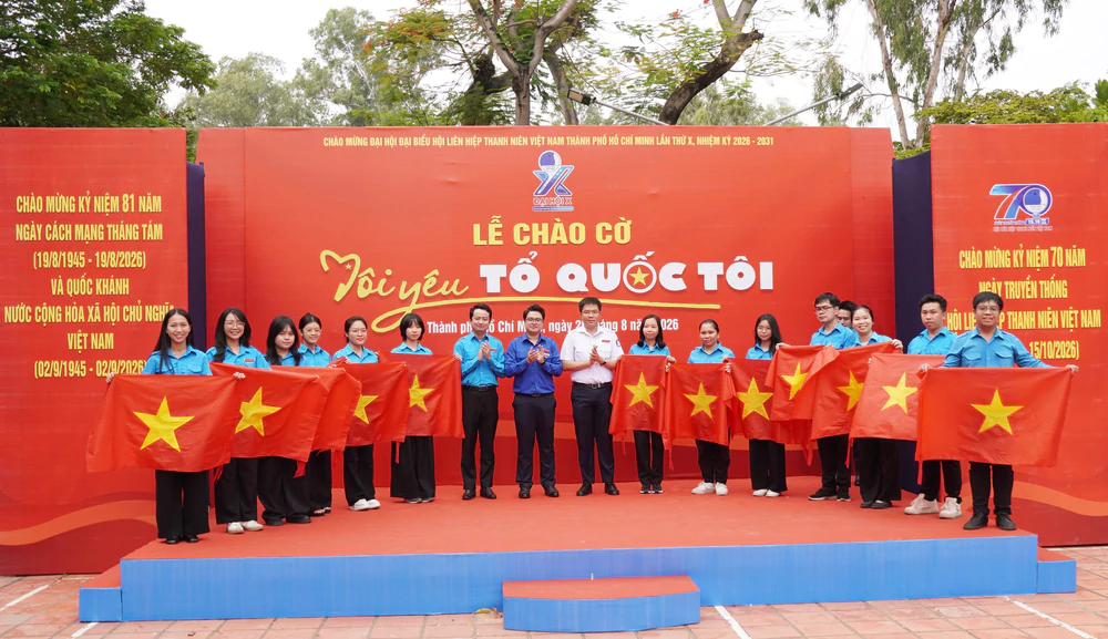 Khơi dậy tinh thần yêu nước qua Lễ chào cờ "Tôi yêu Tổ quốc tôi" - Ảnh 7.