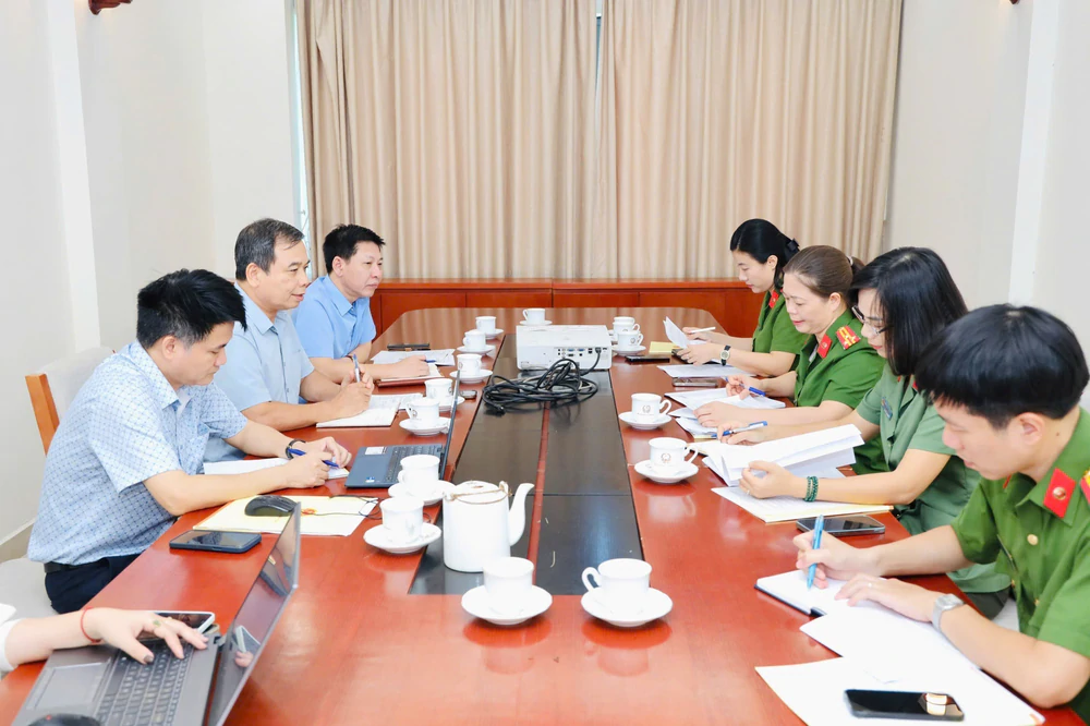 Hà Nội nghiên cứu đổi mới tuyển sinh lớp 10, giảm áp lực cho học sinh - Ảnh 2.