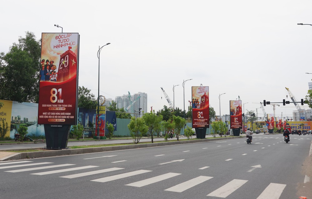 TP. Hồ Chí Minh rực rỡ chào mừng Quốc khánh 2/9 - Ảnh 4.