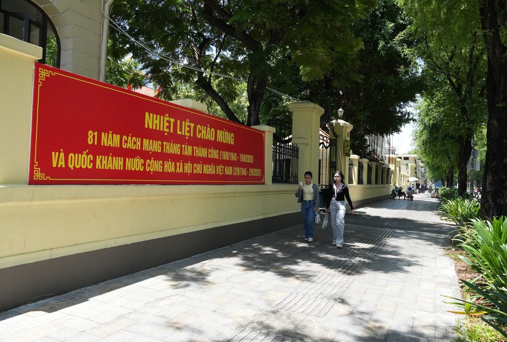 TP. Hồ Chí Minh rực rỡ chào mừng Quốc khánh 2/9 - Ảnh 6.
