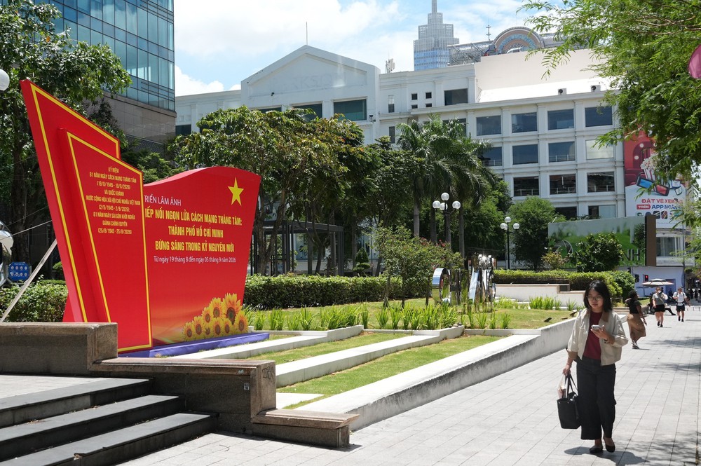 TP. Hồ Chí Minh rực rỡ chào mừng Quốc khánh 2/9 - Ảnh 5.