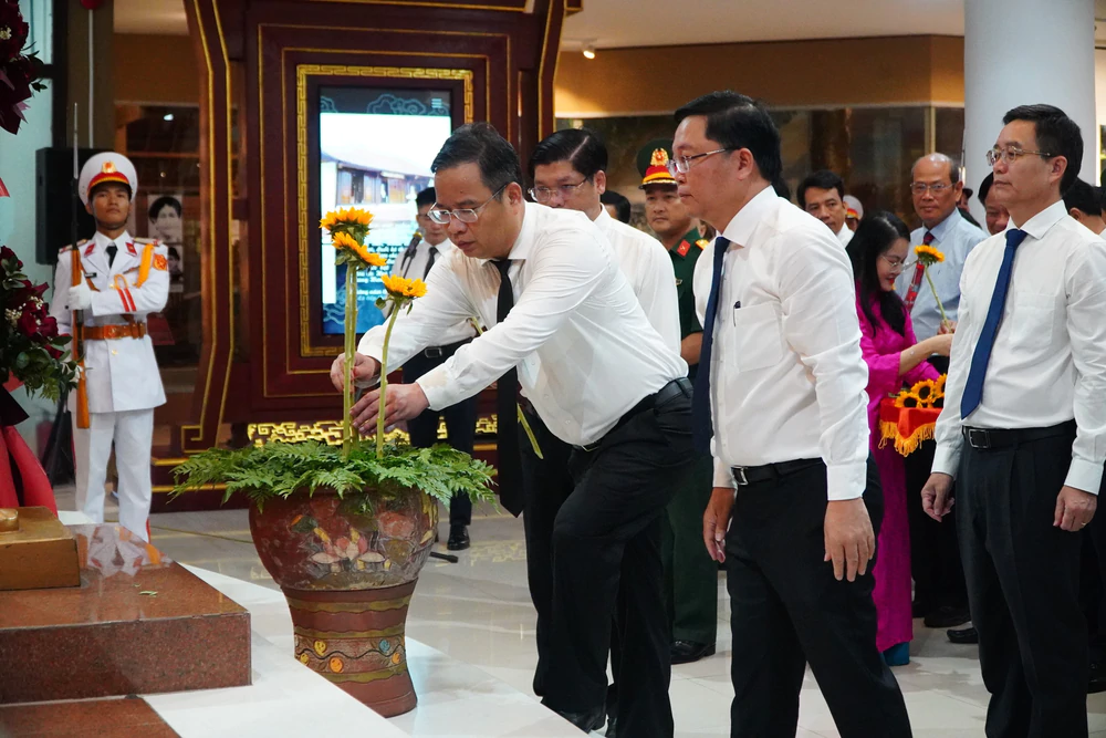 Tái hiện những dấu mốc lịch sử năm 1946 gắn với Chủ tịch Hồ Chí Minh - Ảnh 2. Tái hiện những dấu mốc lịch sử năm 1946 gắn với Chủ tịch Hồ Chí Minh - Ảnh 2.