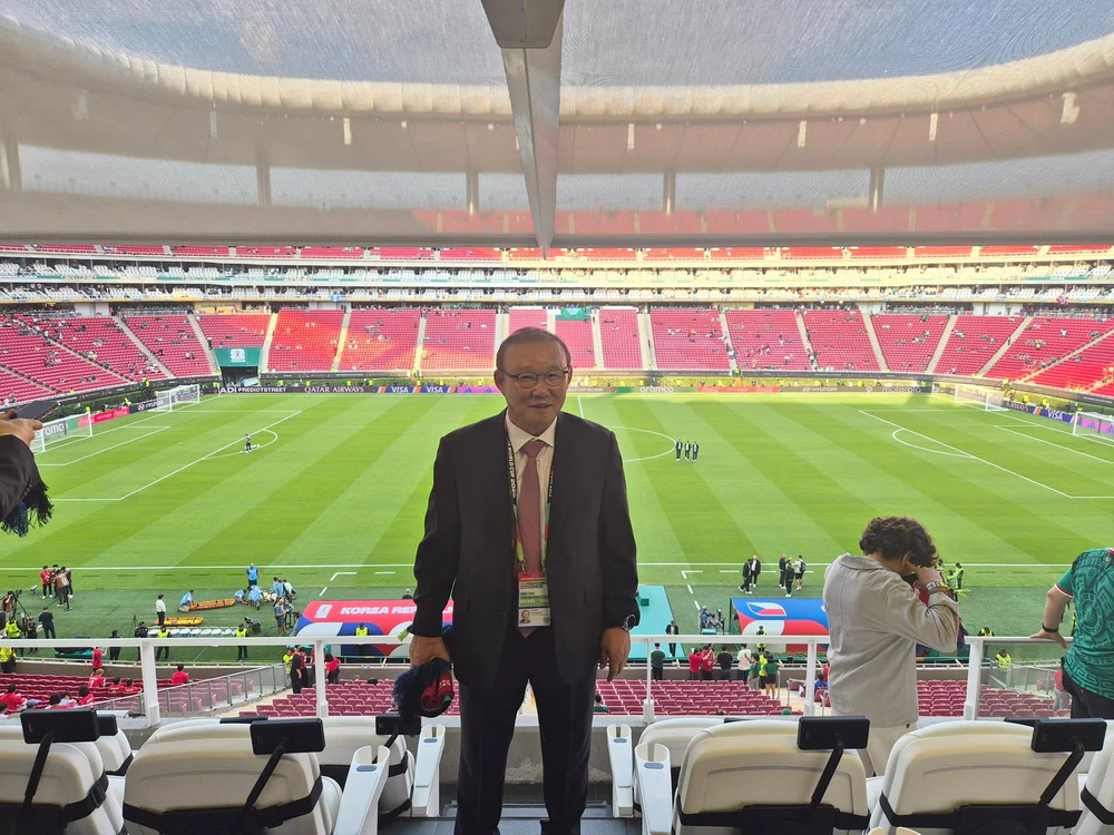 HLV Park Hang Seo tiết lộ đã xem chung kết ASEAN Cup,  khéo léo trả lời khiến truyền thông Thái Lan đánh giá cao - Ảnh 1.