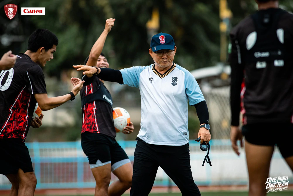 Park Hang Seo né câu hỏi về đội tuyển Việt Nam và Thái Lan - Ảnh 2. Park Hang Seo né câu hỏi về đội tuyển Việt Nam và Thái Lan - Ảnh 2.