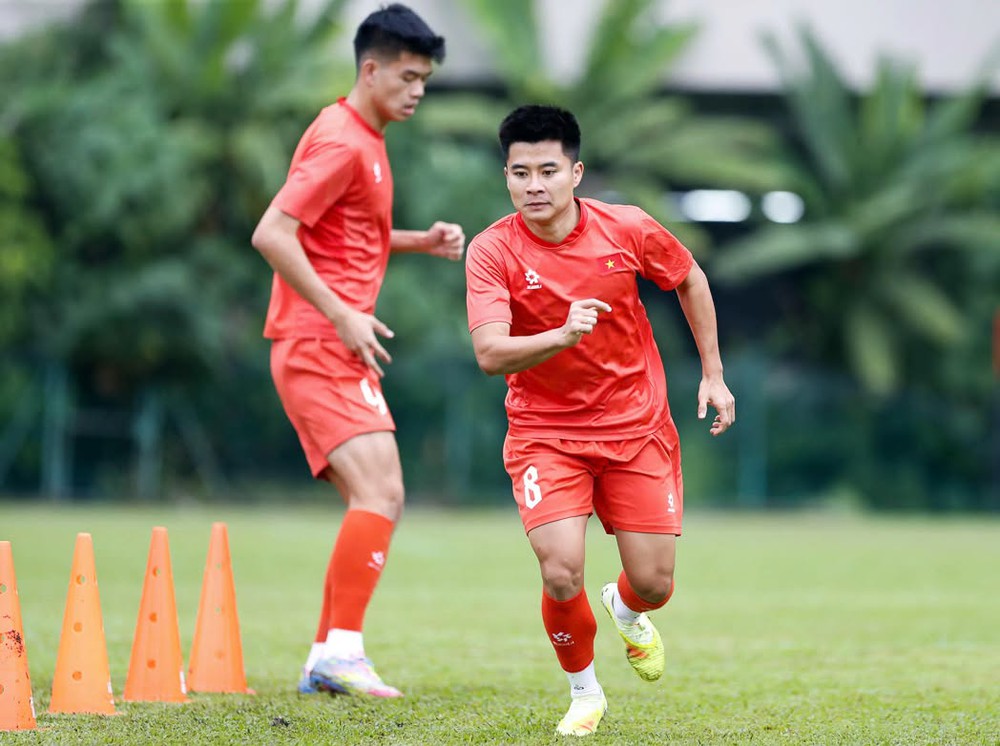 U20 Việt Nam được nhà vô địch ASEAN Cup tiếp sức - Ảnh 1.