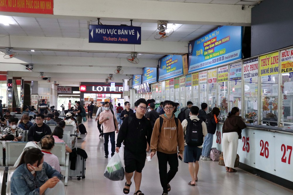 Nhiều tuyến đường cửa ngõ phía Đông TP. Hồ Chí Minh ùn tắc ngày đầu nghỉ lễ - Ảnh 1. Nhiều tuyến đường cửa ngõ phía Đông TP. Hồ Chí Minh ùn tắc ngày đầu nghỉ lễ - Ảnh 1.