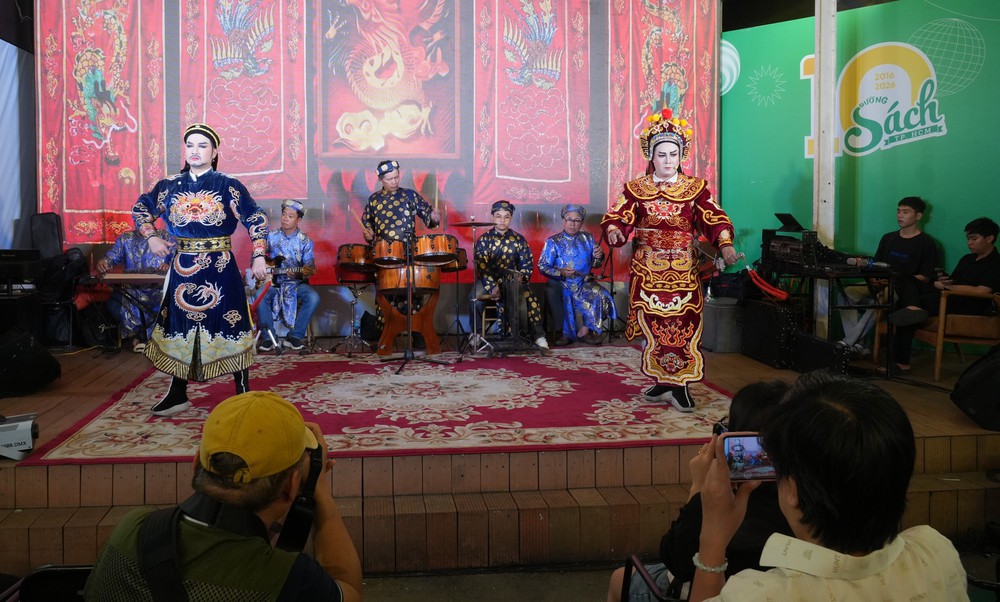 Sân khấu chạy đua “sáng đèn”, nối dài sức sống nghệ thuật - Ảnh 5. Sân khấu chạy đua “sáng đèn”, nối dài sức sống nghệ thuật - Ảnh 5.