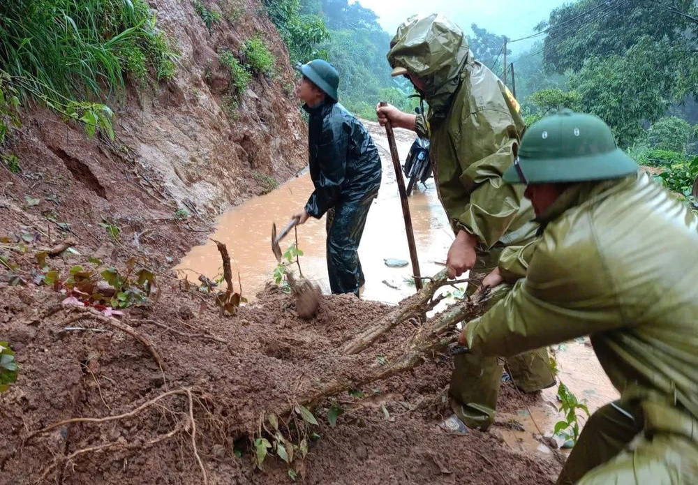 Dự báo thời tiết 30/8: Cảnh báo mưa cường độ lớn ở đồng bằng Bắc Bộ, Lạng Sơn và Thanh Hóa đến Huế - Ảnh 2. Dự báo thời tiết 30/8: Cảnh báo mưa cường độ lớn ở đồng bằng Bắc Bộ, Lạng Sơn và Thanh Hóa đến Huế - Ảnh 2.