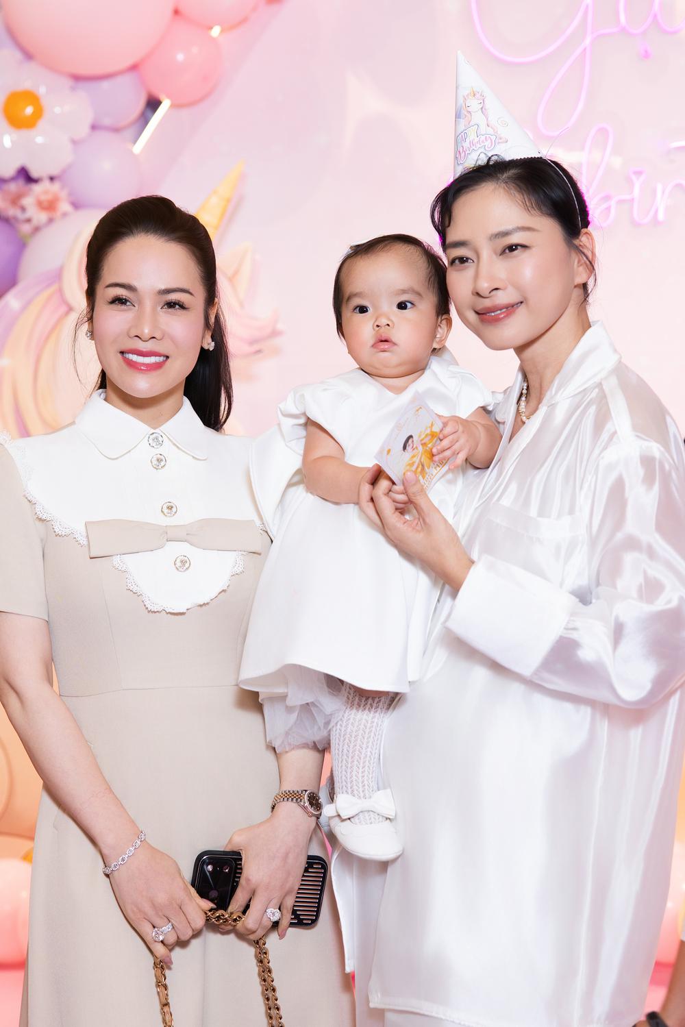 Sao Việt dự sự kiện ngập sắc hồng mừng con gái Ngô Thanh Vân tròn 1 tuổi - Ảnh 3. Sao Việt dự sự kiện ngập sắc hồng mừng con gái Ngô Thanh Vân tròn 1 tuổi - Ảnh 3.