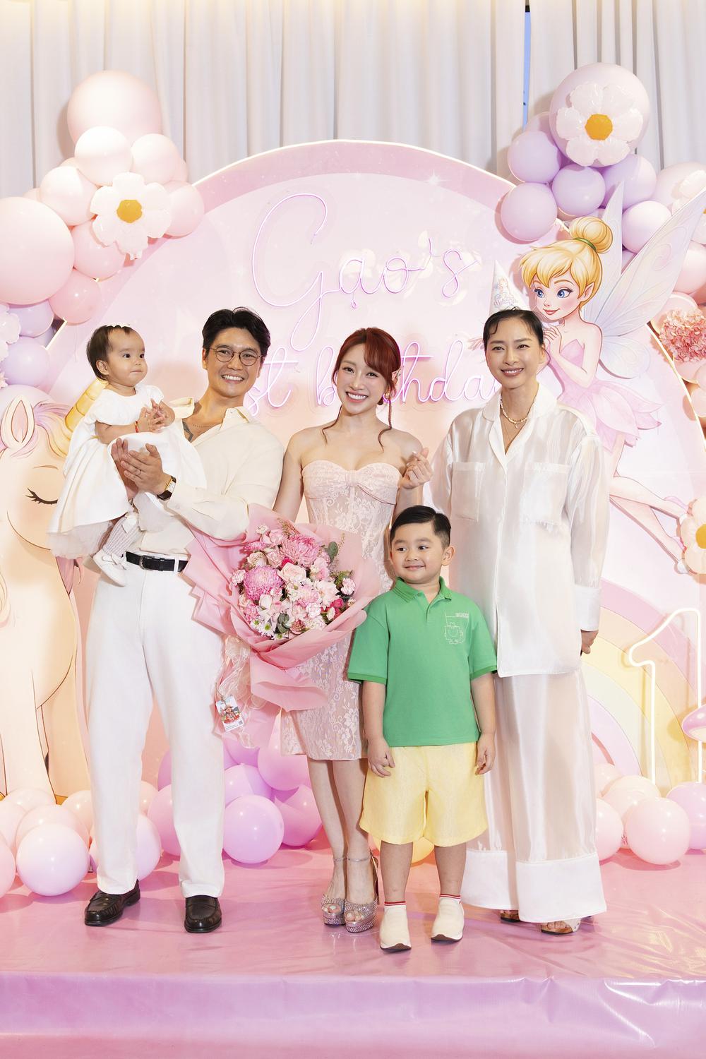 Sao Việt dự sự kiện ngập sắc hồng mừng con gái Ngô Thanh Vân tròn 1 tuổi - Ảnh 5. Sao Việt dự sự kiện ngập sắc hồng mừng con gái Ngô Thanh Vân tròn 1 tuổi - Ảnh 5.