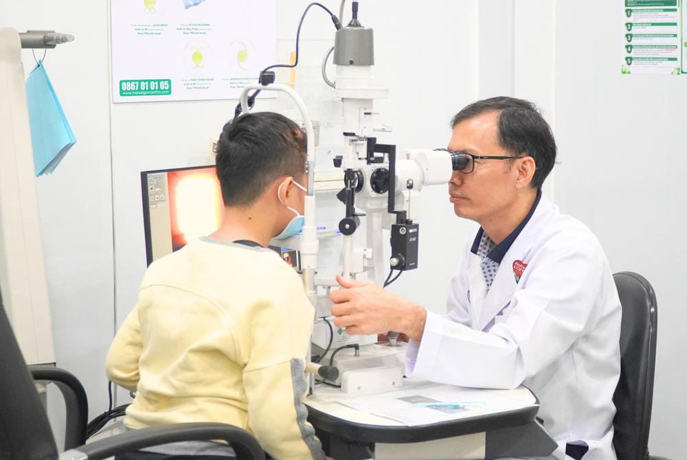Cảnh báo nguy cơ ảnh hưởng thị lực khi tự ý sử dụng kháng sinh trị đau mắt đỏ - Ảnh 1. Cảnh báo nguy cơ ảnh hưởng thị lực khi tự ý sử dụng kháng sinh trị đau mắt đỏ - Ảnh 1.