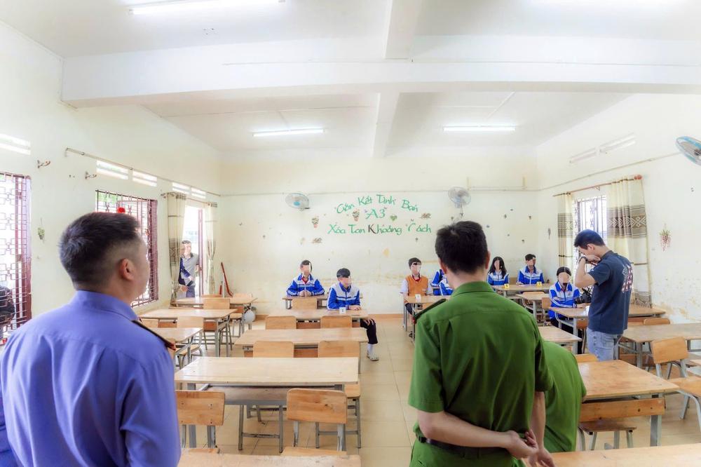 Nhà trường và Công an cấp xã phối hợp phòng ngừa bạo lực học đường từ sớm - Ảnh 1. Nhà trường và Công an cấp xã phối hợp phòng ngừa bạo lực học đường từ sớm - Ảnh 1.