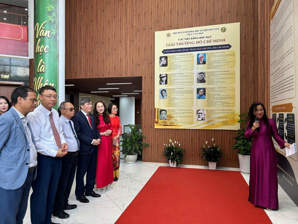 Trưng bày thành tựu nghiên cứu văn hóa, văn học qua nhiều thế hệ - Ảnh 2. Trưng bày thành tựu nghiên cứu văn hóa, văn học qua nhiều thế hệ - Ảnh 2.