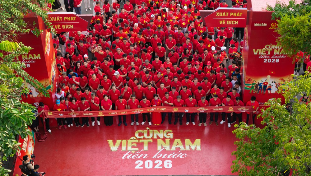 'Cùng Việt Nam tiến bước' 2026 ghi dấu Kỷ lục Guinness thế giới - Ảnh 1. 'Cùng Việt Nam tiến bước' 2026 ghi dấu Kỷ lục Guinness thế giới - Ảnh 1.