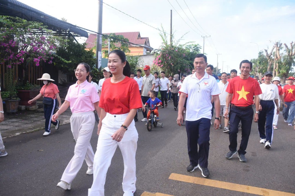 Đi bộ hưởng ứng Chương trình "Cùng Việt Nam tiến bước" trên địa bàn xã Bình Giã năm 2026 - Ảnh 2.