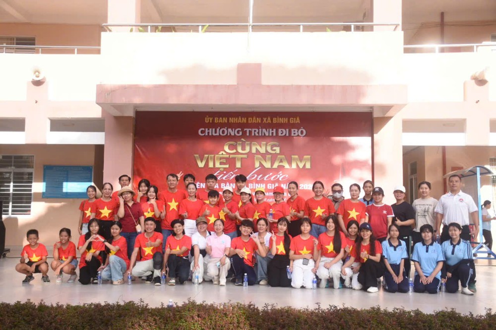 Đi bộ hưởng ứng Chương trình "Cùng Việt Nam tiến bước" trên địa bàn xã Bình Giã năm 2026 - Ảnh 1.