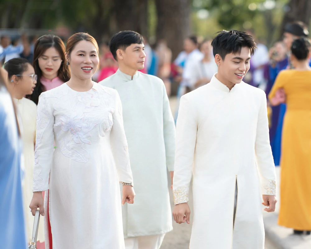 MONO chính thức trở thành Sứ Giả quảng bá di sản Huế - Ảnh 1. MONO chính thức trở thành Sứ Giả quảng bá di sản Huế - Ảnh 1.