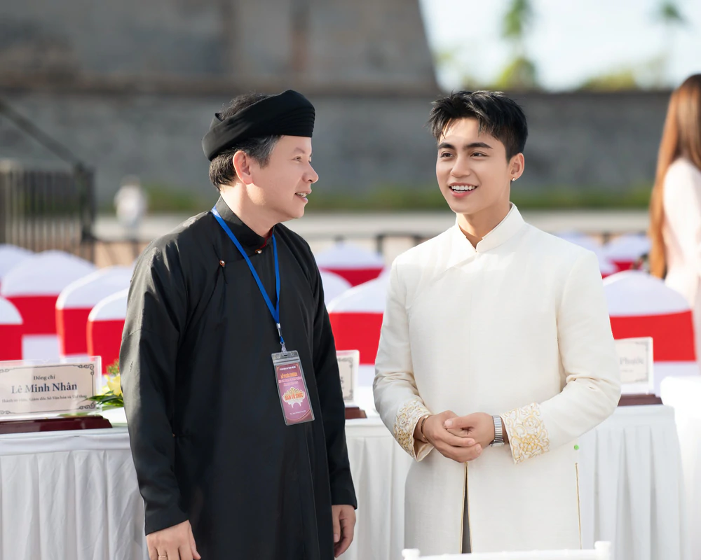 MONO chính thức trở thành Sứ Giả quảng bá di sản Huế - Ảnh 2. MONO chính thức trở thành Sứ Giả quảng bá di sản Huế - Ảnh 2.