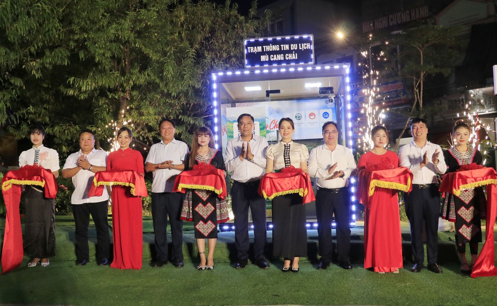 Lễ hội Mùa vàng với chủ đề Sắc vàng non cao - Khát vọng phát triển - Ảnh 1. Lễ hội Mùa vàng với chủ đề Sắc vàng non cao - Khát vọng phát triển - Ảnh 1.