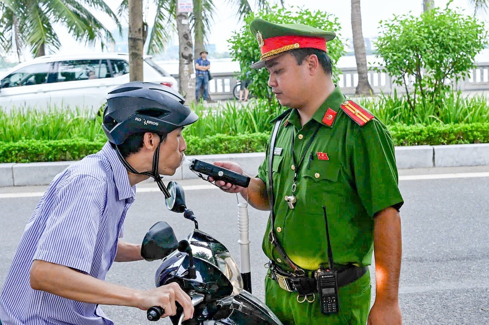 Hà Nội siết chặt vi phạm nồng độ cồn dịp Quốc khánh 2/9 - Ảnh 1. Hà Nội siết chặt vi phạm nồng độ cồn dịp Quốc khánh 2/9 - Ảnh 1.