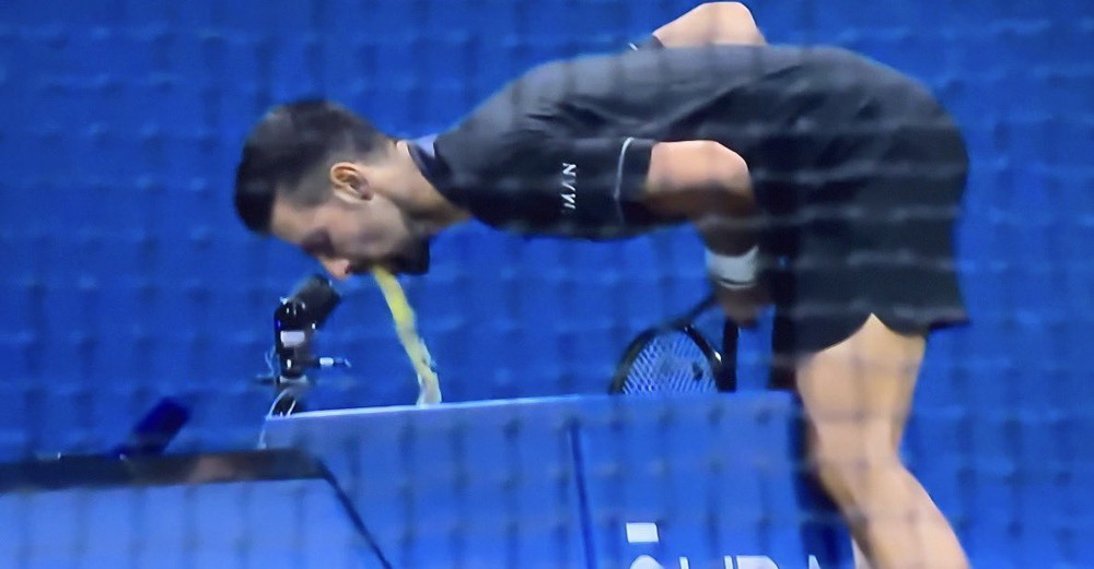 Djokovic nôn mửa nhiều lần ở trận ra quân US Open 2026 - Ảnh 1. Djokovic