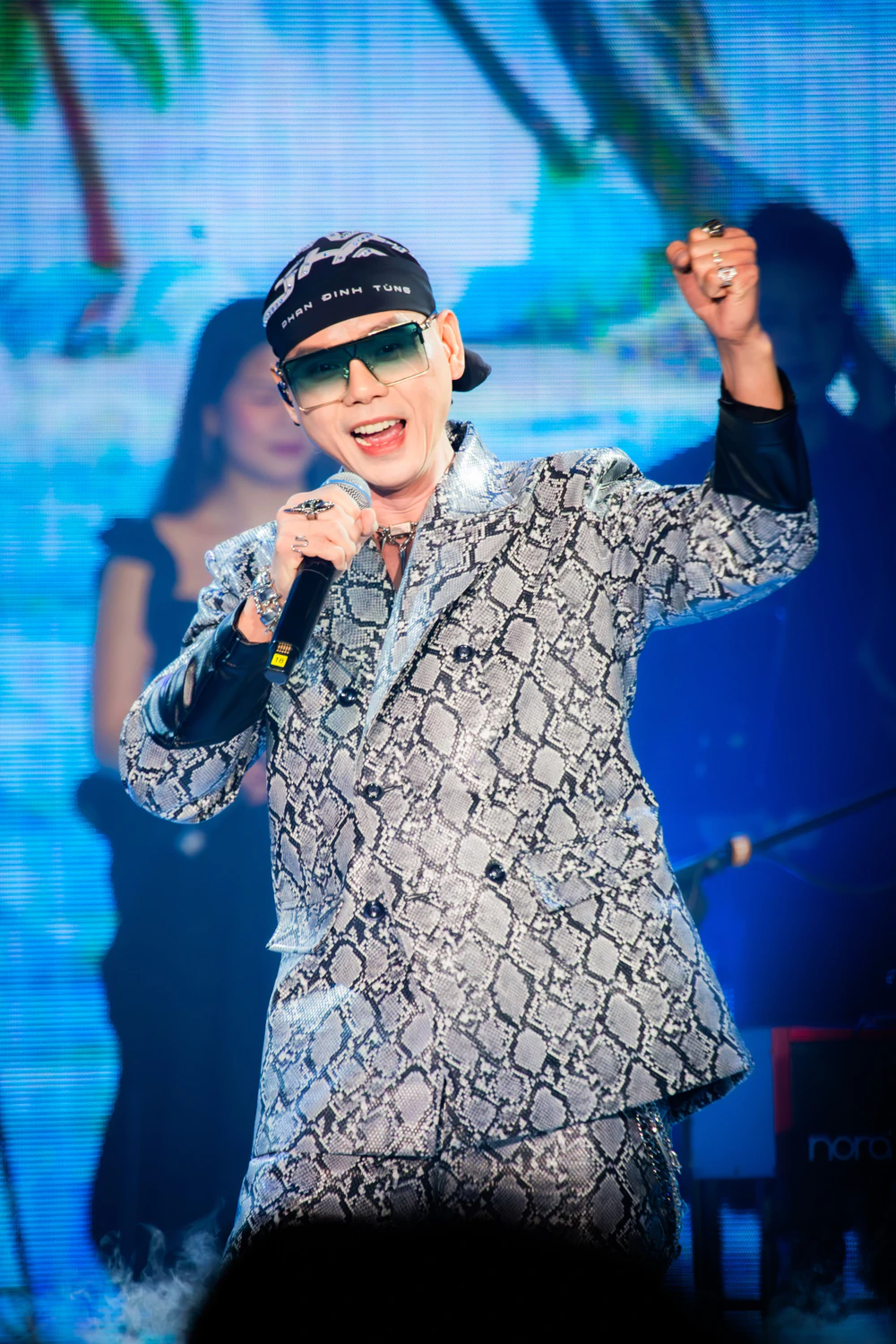 Phan Đinh Tùng: “Đinh Show không chỉ tồn tại trong một đêm diễn” - Ảnh 3. Phan Đinh Tùng: “Đinh Show không chỉ tồn tại trong một đêm diễn” - Ảnh 3.