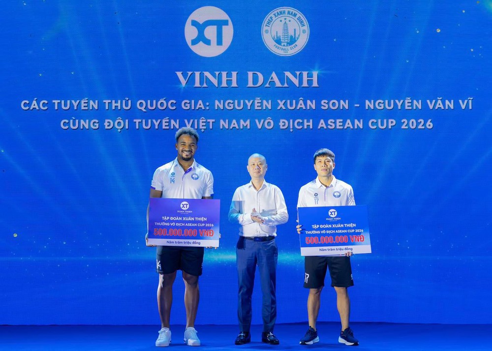 Xuân Son, Văn Vĩ nhận thưởng 1 tỷ đồng sau chức vô địch ASEAN Cup - Ảnh 1. Xuân Son, Văn Vĩ nhận thưởng 1 tỷ đồng sau chức vô địch ASEAN Cup - Ảnh 1.
