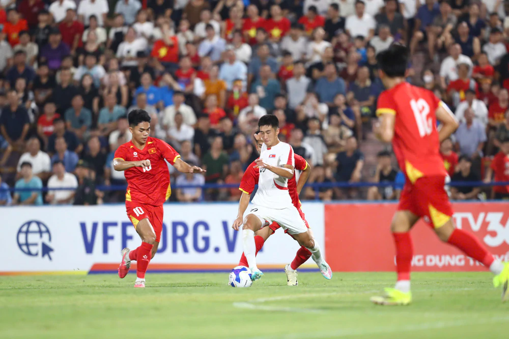 TRỰC TIẾP bóng đá Việt Nam vs Triều Tiên (0-3, hiệp 2): Chủ nhà thủng lưới liên tiếp - Ảnh 4. TRỰC TIẾP bóng đá Việt Nam vs Triều Tiên (0-3, hiệp 2): Chủ nhà thủng lưới liên tiếp - Ảnh 4.