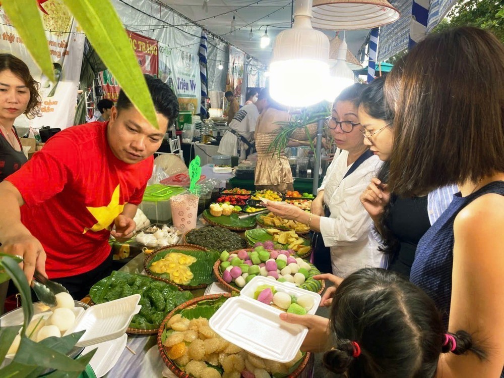 Đông đảo người dân đến với lễ ẩm thực Tây Đô dịp lễ - Ảnh 4.