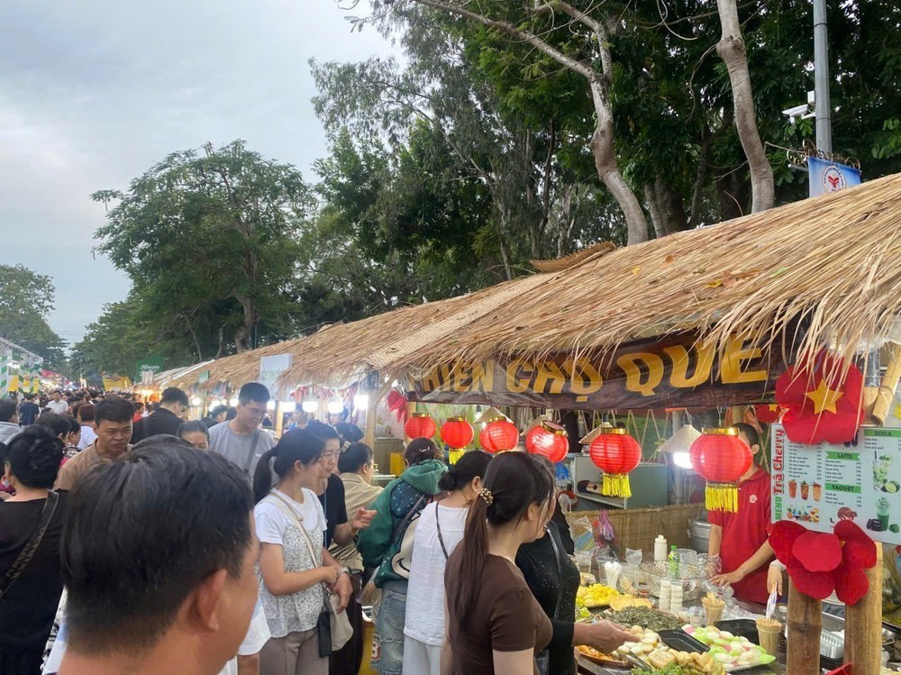 Đông đảo người dân đến với lễ ẩm thực Tây Đô dịp lễ - Ảnh 6.