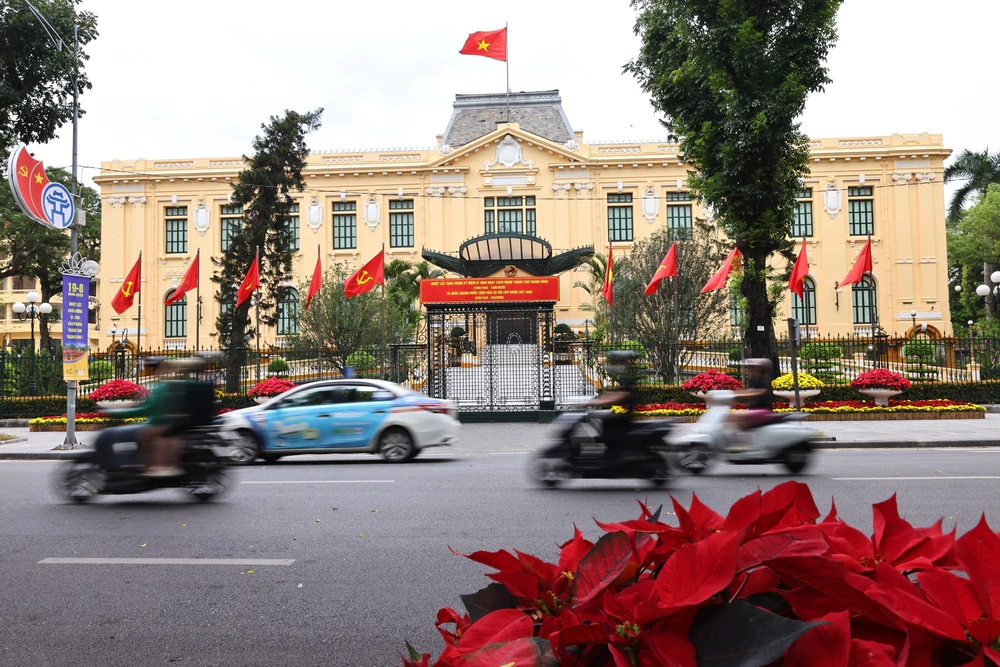 Hà Nội rực rỡ cờ hoa chào mừng ngày Quốc khánh 2/9 - Ảnh 5. Hà Nội rực rỡ cờ hoa chào mừng ngày Quốc khánh 2/9 - Ảnh 5.