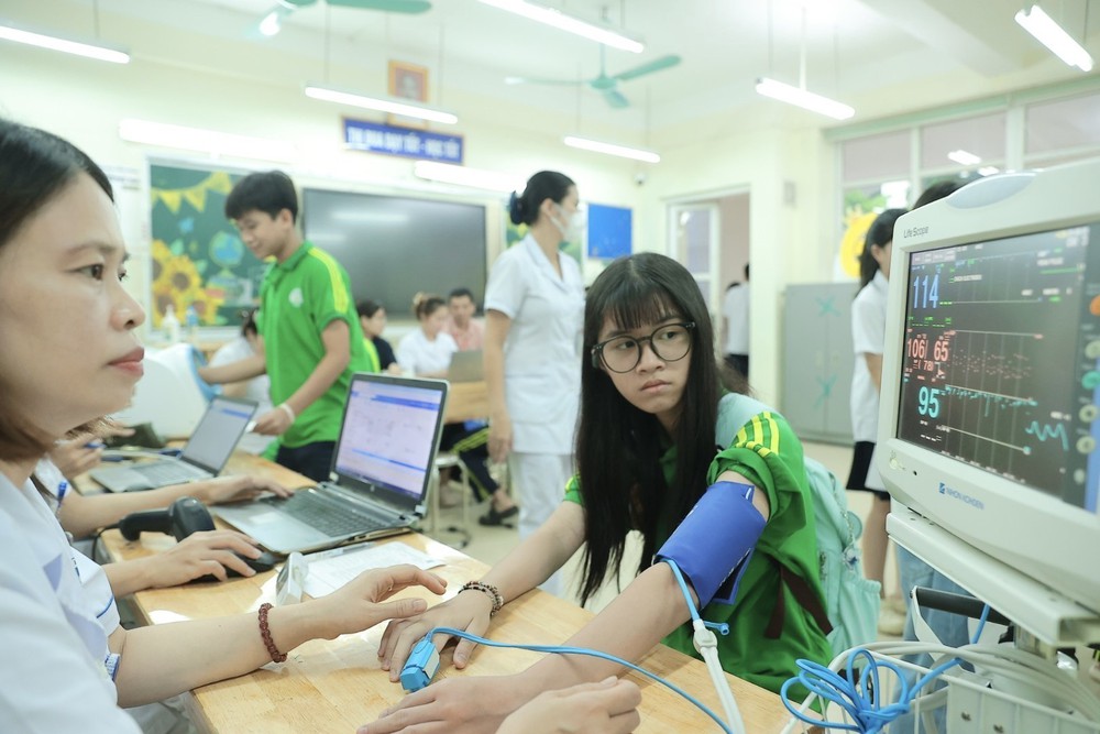 Hà Nội khẩn trương khám sức khỏe, số hóa dữ liệu y tế học đường - Ảnh 1. Hà Nội khẩn trương khám sức khỏe, số hóa dữ liệu y tế học đường - Ảnh 1.
