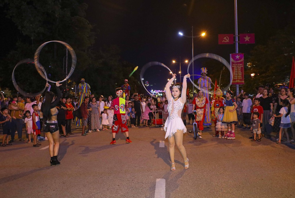 Rộn ràng “Vũ điệu đường phố” tại Festival Dân vũ Quốc tế Điện Biên 2026 - Ảnh 10. Rộn ràng “Vũ điệu đường phố” tại Festival Dân vũ Quốc tế Điện Biên 2026 - Ảnh 10.