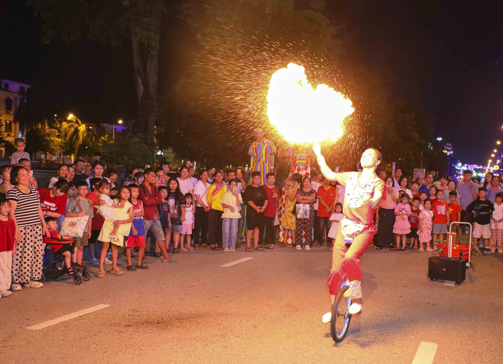 Rộn ràng “Vũ điệu đường phố” tại Festival Dân vũ Quốc tế Điện Biên 2026 - Ảnh 9. Rộn ràng “Vũ điệu đường phố” tại Festival Dân vũ Quốc tế Điện Biên 2026 - Ảnh 9.