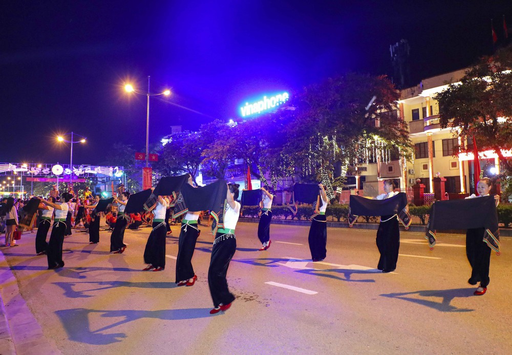 Rộn ràng “Vũ điệu đường phố” tại Festival Dân vũ Quốc tế Điện Biên 2026 - Ảnh 4. Rộn ràng “Vũ điệu đường phố” tại Festival Dân vũ Quốc tế Điện Biên 2026 - Ảnh 4.