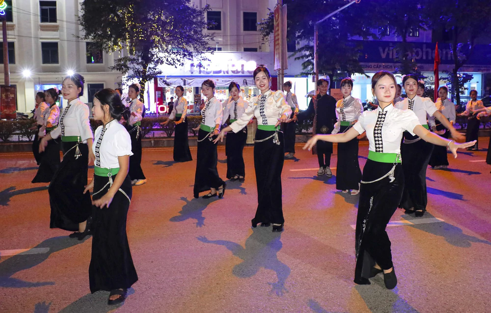 Rộn ràng “Vũ điệu đường phố” tại Festival Dân vũ Quốc tế Điện Biên 2026 - Ảnh 5. Rộn ràng “Vũ điệu đường phố” tại Festival Dân vũ Quốc tế Điện Biên 2026 - Ảnh 5.