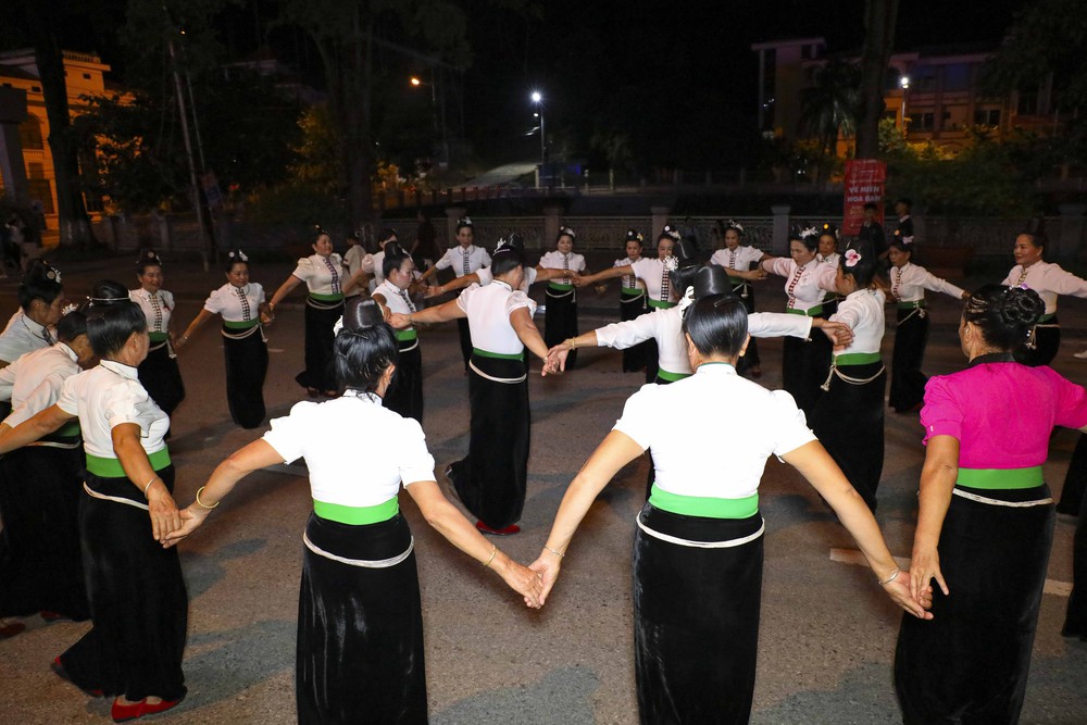 Rộn ràng “Vũ điệu đường phố” tại Festival Dân vũ Quốc tế Điện Biên 2026 - Ảnh 3. Rộn ràng “Vũ điệu đường phố” tại Festival Dân vũ Quốc tế Điện Biên 2026 - Ảnh 3.