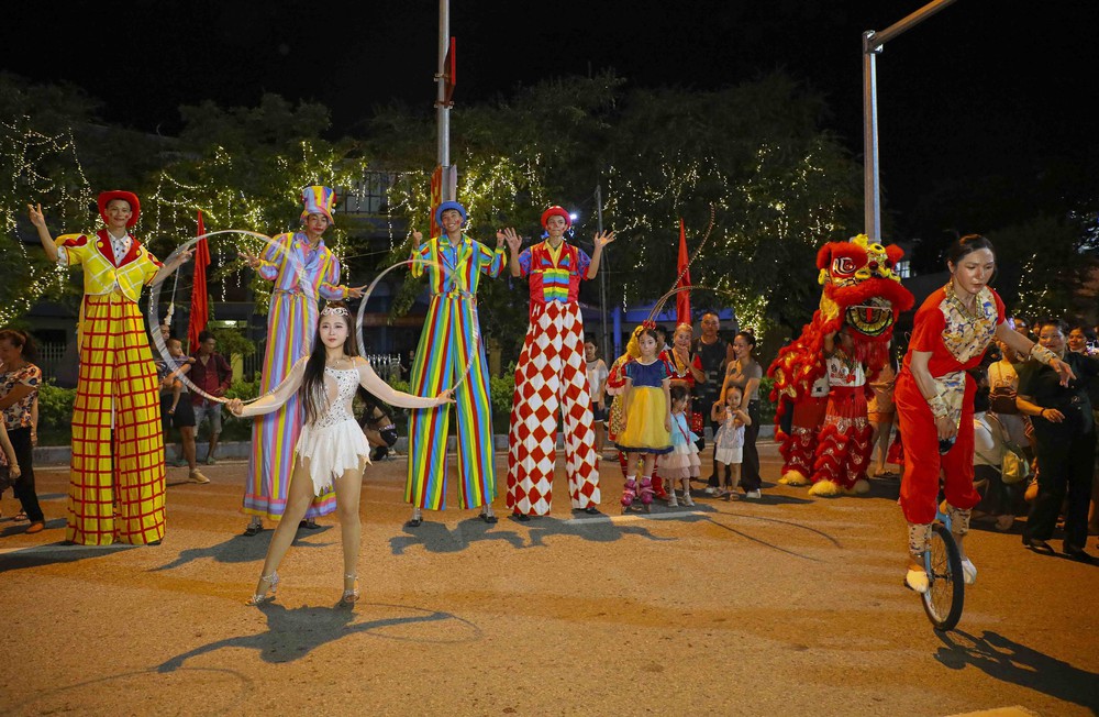 Rộn ràng “Vũ điệu đường phố” tại Festival Dân vũ Quốc tế Điện Biên 2026 - Ảnh 2. Rộn ràng “Vũ điệu đường phố” tại Festival Dân vũ Quốc tế Điện Biên 2026 - Ảnh 2.