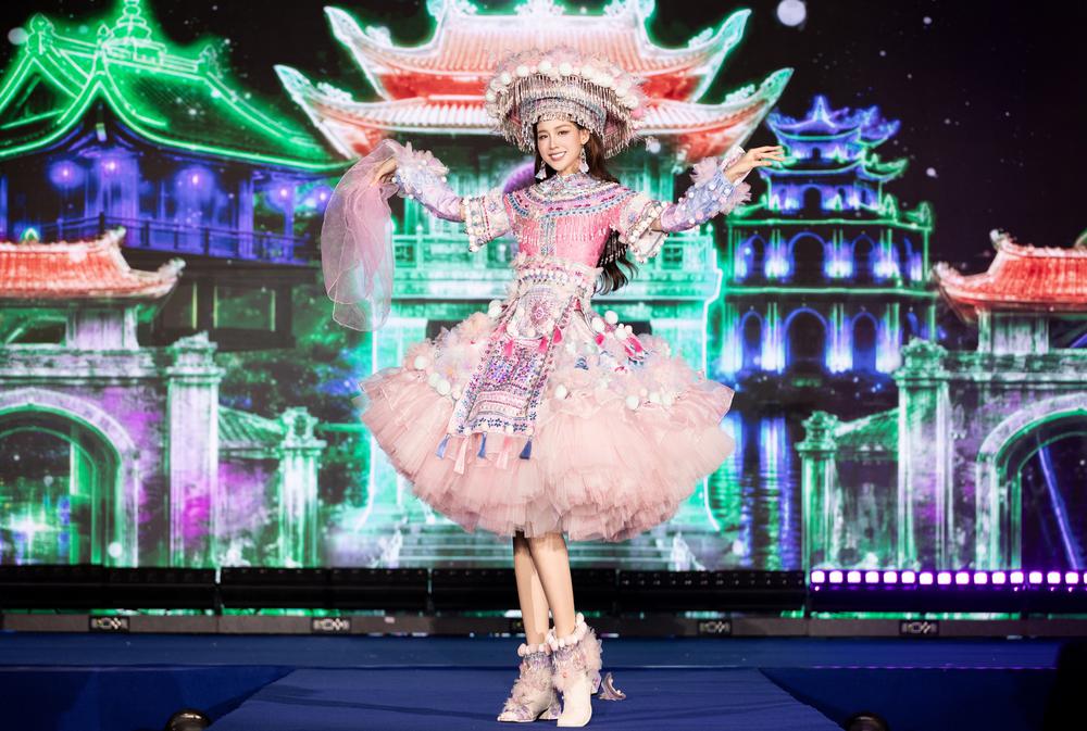 Lễ send-off Hoa hậu Lê Nguyễn Bảo Ngọc đại diện Việt Nam tại Miss World - Ảnh 3. Lễ send-off Hoa hậu Lê Nguyễn Bảo Ngọc đại diện Việt Nam tại Miss World - Ảnh 3.