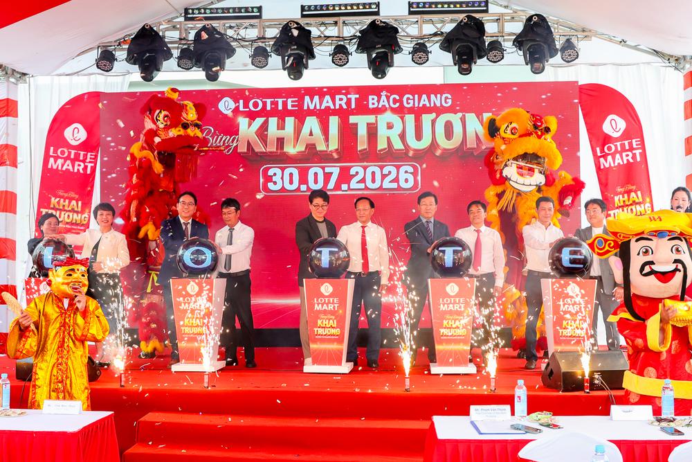 Khai trương LOTTE MART Bắc Giang, cơ hội trúng thưởng ô tô VinFast VF3 - Ảnh 1. Khai trương LOTTE MART Bắc Giang, cơ hội trúng thưởng ô tô VinFast VF3 - Ảnh 1.