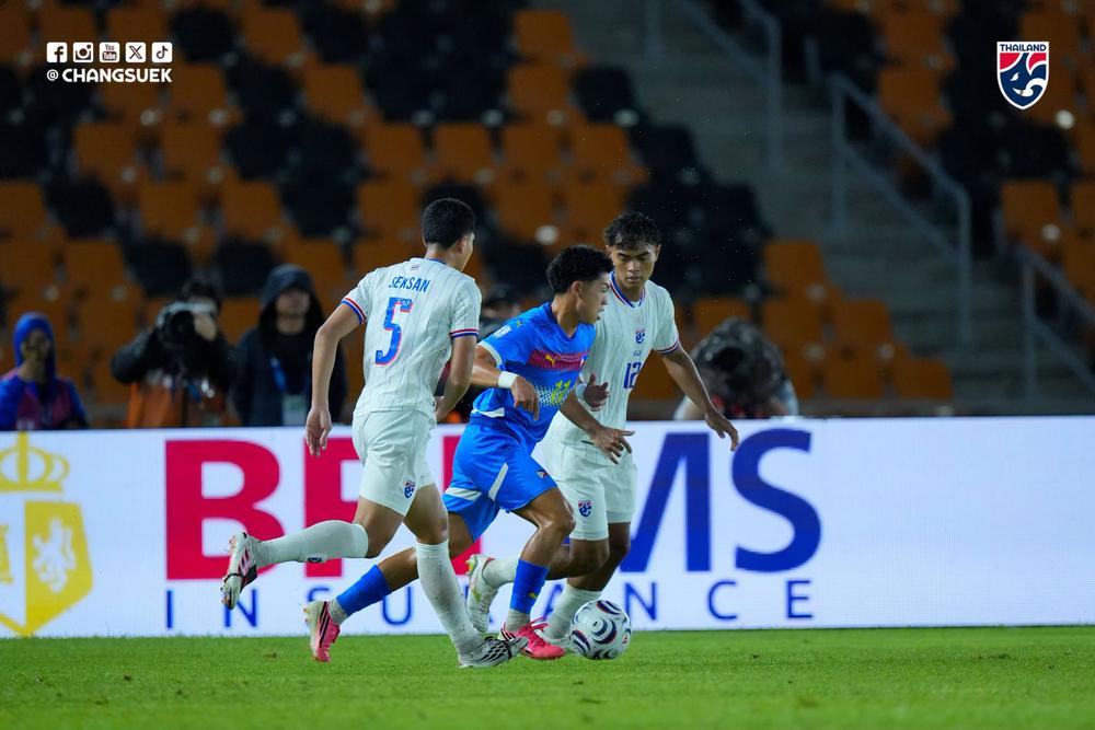 TRỰC TIẾP bóng đá Philippines 0-0 Thái Lan (Hiệp 1): Ăn miếng trả miếng - Ảnh 2. TRỰC TIẾP bóng đá Philippines 0-0 Thái Lan (Hiệp 1): Ăn miếng trả miếng - Ảnh 2.