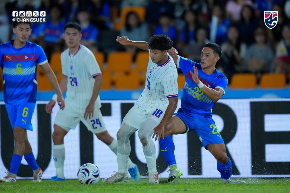 TRỰC TIẾP bóng đá Philippines 0-0 Thái Lan (Hiệp 2): Ăn miếng trả miếng - Ảnh 2. TRỰC TIẾP bóng đá Philippines 0-0 Thái Lan (Hiệp 2): Ăn miếng trả miếng - Ảnh 2.