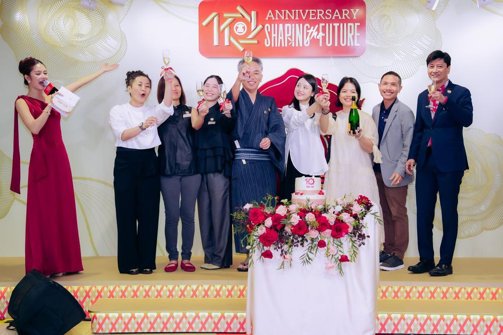 TTTM Takashimaya kỷ niện một thập kỷ với thông điệp "Shaping the future" - Ảnh 2. TTTM Takashimaya kỷ niện một thập kỷ với thông điệp "Shaping the future" - Ảnh 2.