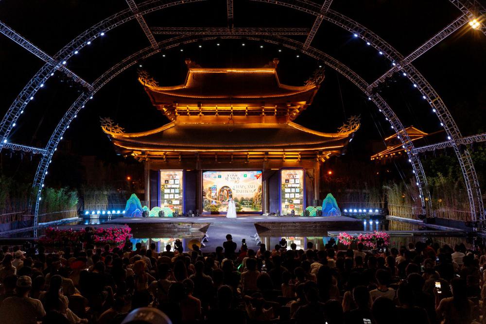 Vietnam Iconic Runway Season 10 khép lại thành công, lan tỏa tinh hoa thời trang Việt Nam - Ảnh 2. Vietnam Iconic Runway Season 10 khép lại thành công, lan tỏa tinh hoa thời trang Việt Nam - Ảnh 2.