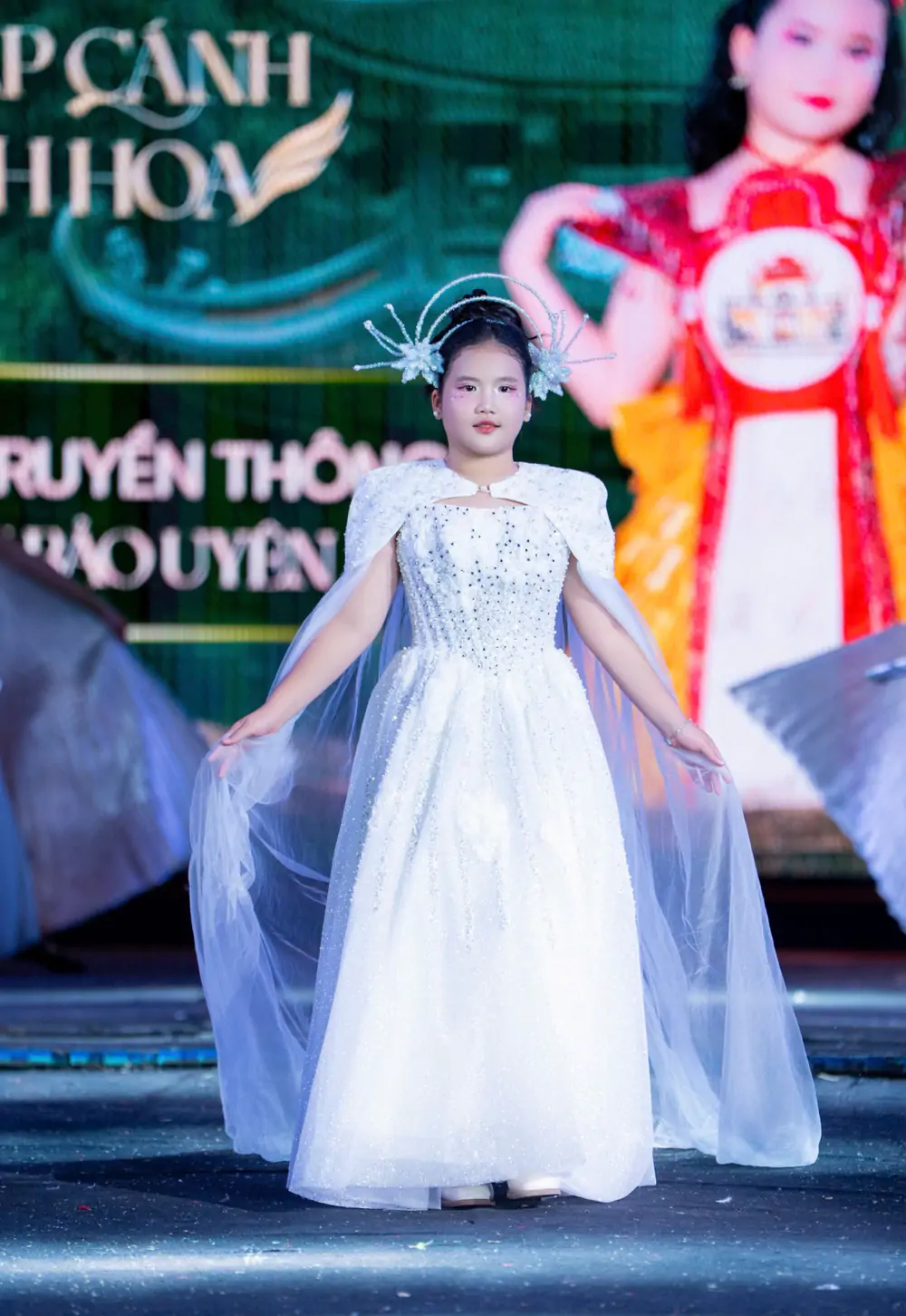 Vietnam Iconic Runway Season 10 khép lại thành công, lan tỏa tinh hoa thời trang Việt Nam - Ảnh 3. Vietnam Iconic Runway Season 10 khép lại thành công, lan tỏa tinh hoa thời trang Việt Nam - Ảnh 3.